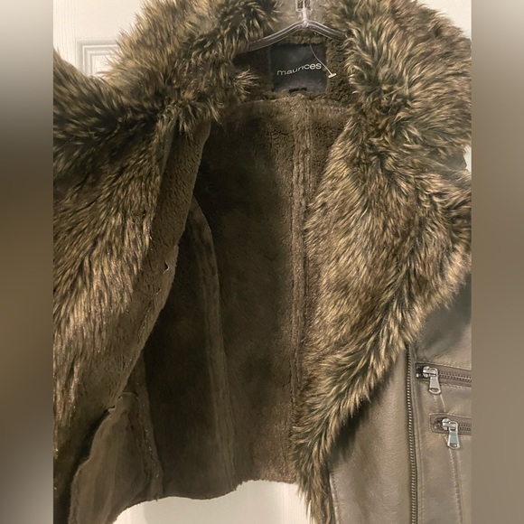 leather/ faux fur vest - Picture 11 of 12